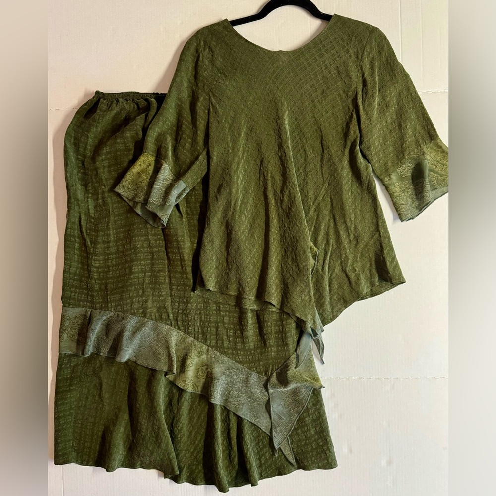 Vtg 2PC Caribe-Made in U.S.A. Iridescent forest green blouse and maxi skirt. S